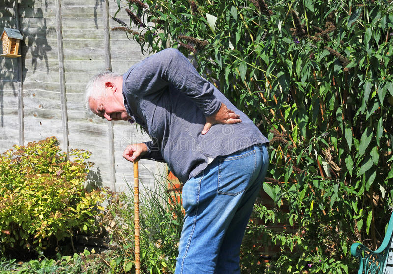 66岁老人四肢瘫软无力怎么办,六十多岁老人走路无力怎么回事