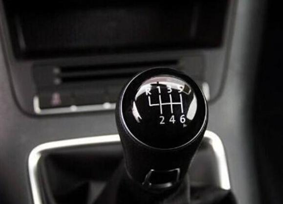 自动挡和手动挡更推荐使用哪个,自动挡常见操作