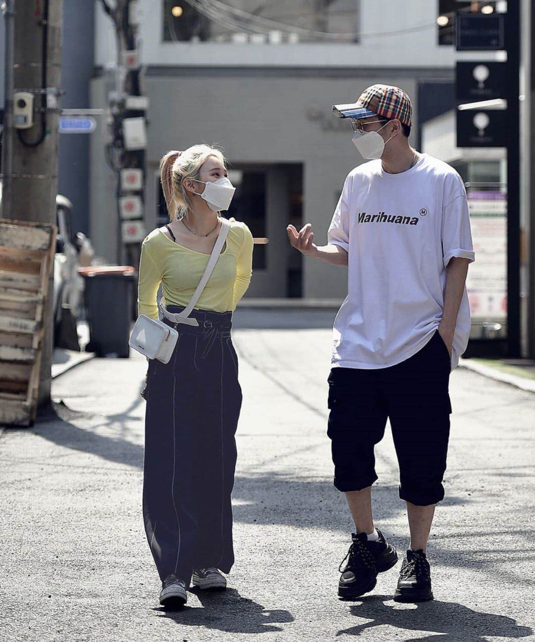 韩国小姐姐穿夏天马丁靴,韩国小姐姐中筒靴子搭配