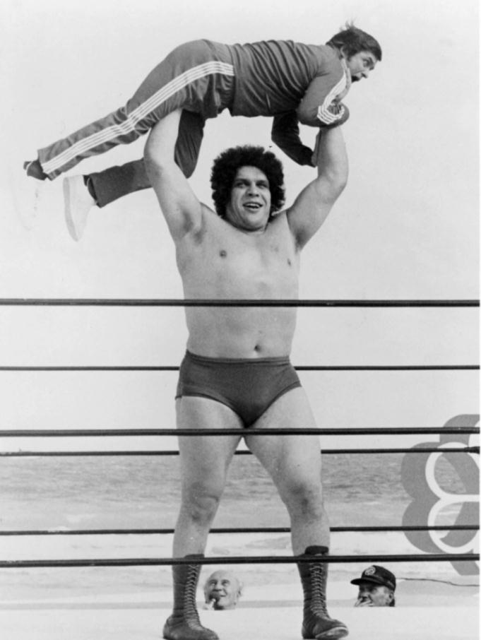 世界上最大的篮球巨星奥尼尔,世界上最伟大的运动员姚明