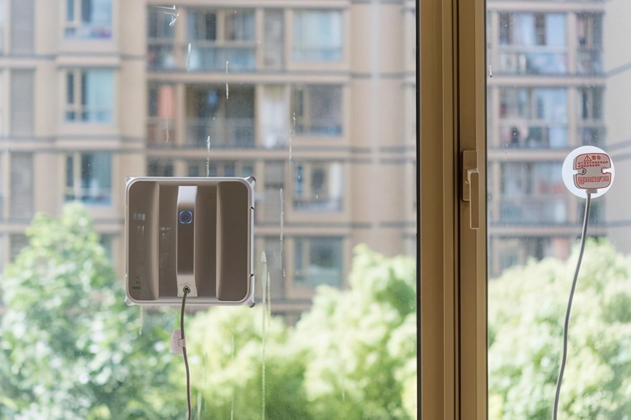 擦窗机器人到底靠不靠谱,擦窗机器人到底怕它干不干净