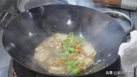 西红柿豆腐鸡蛋的做法简单又好吃,豆腐和鸡蛋比较好吃的做法