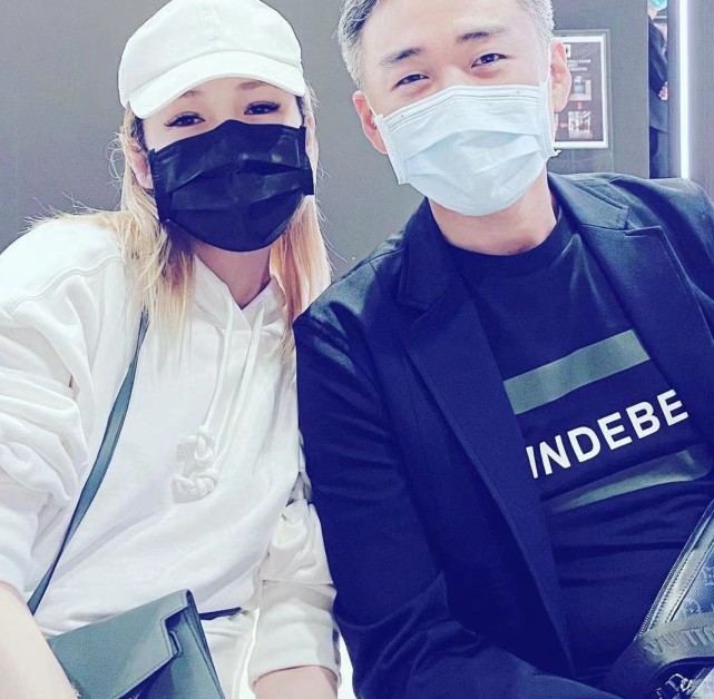 萧亚轩被狗咬伤脸部照片,萧亚轩被狗咬伤脸部怎么修复的