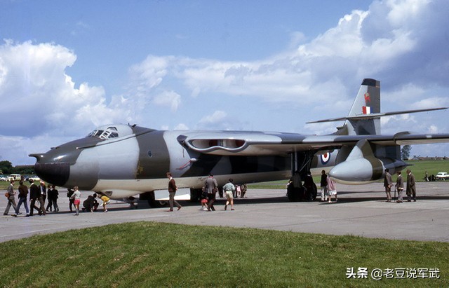 英国轰炸机v型,英国3v轰炸机