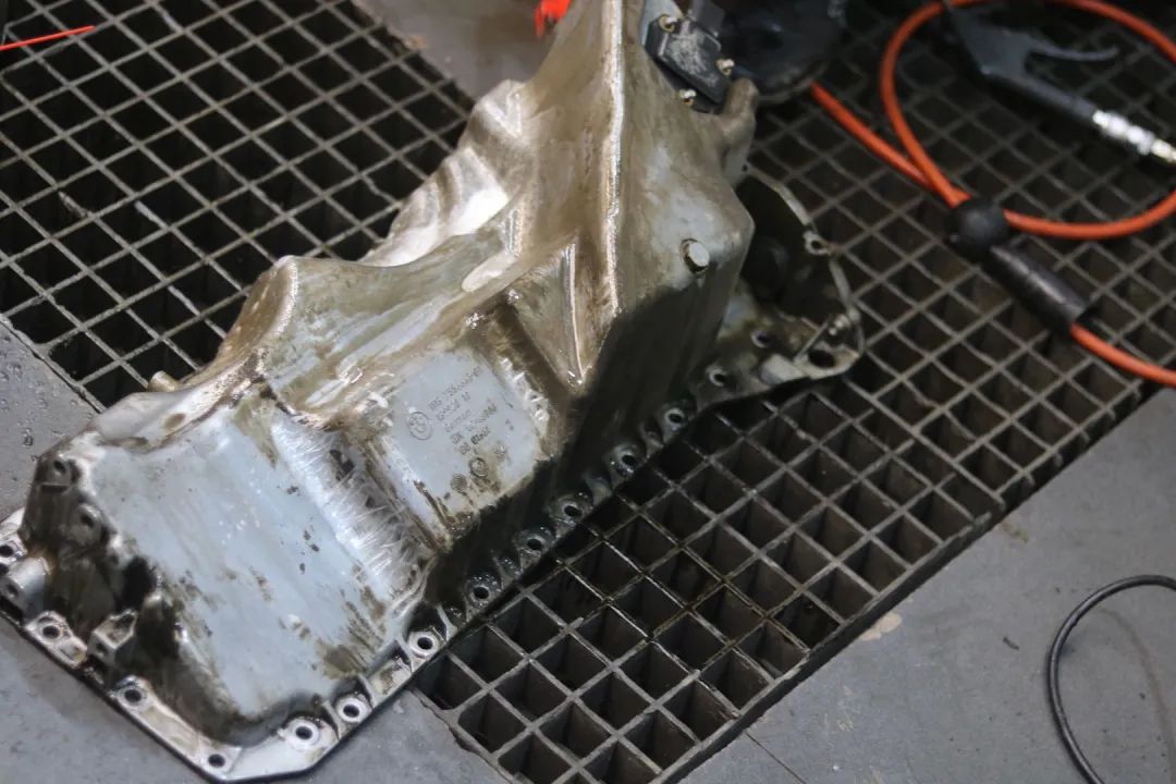 怪兽修车:翻新一辆11年破烂不堪的宝马GT,车况不忍直视