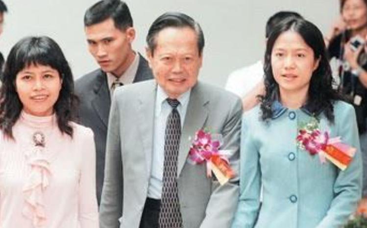 杨振宁与翁帆的现在婚姻状况如何,杨振宁与翁帆如今的婚姻状态如何