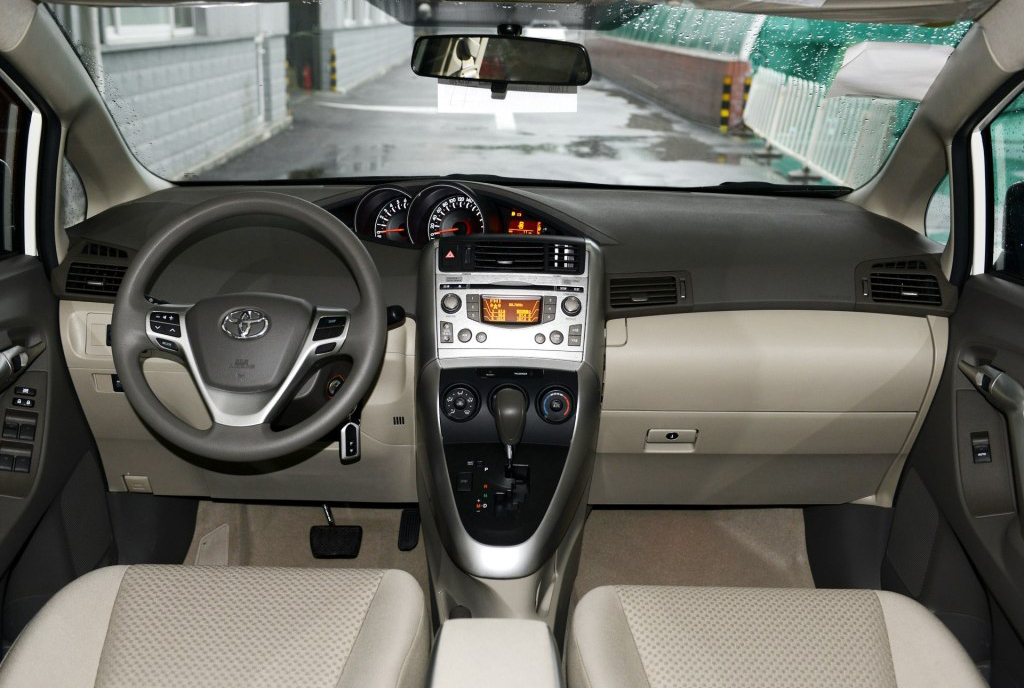 丰田哪一款车适合家用性价比最高,丰田奶爸车