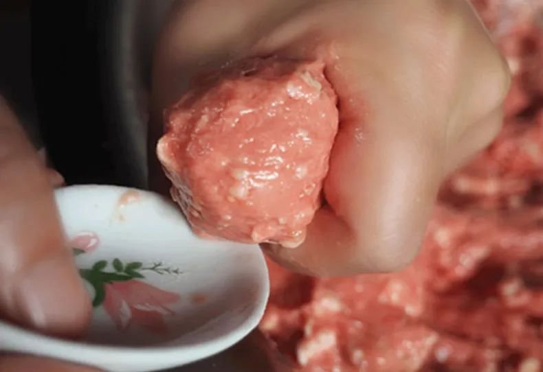 潮汕正宗牛肉丸百年祖传手法,潮汕纯手打纯牛肉丸第一名