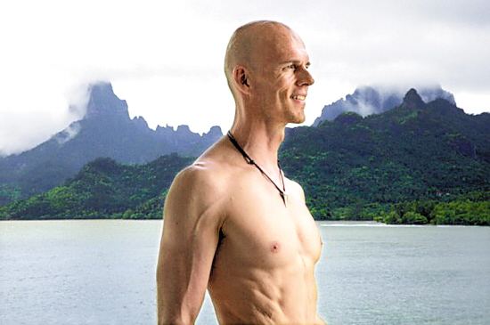 自由潜水水下痛苦憋气,自由潜水比水肺安全吗