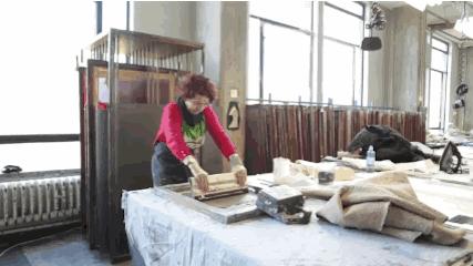 Gucci、HM都在用，一条用垃圾做的裙子，拯救了无数的小动物..