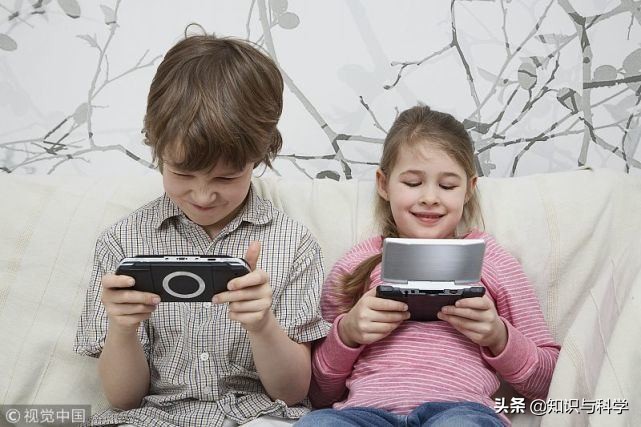 初中生玩网络游戏有什么影响,小学生过度玩网络游戏的害处