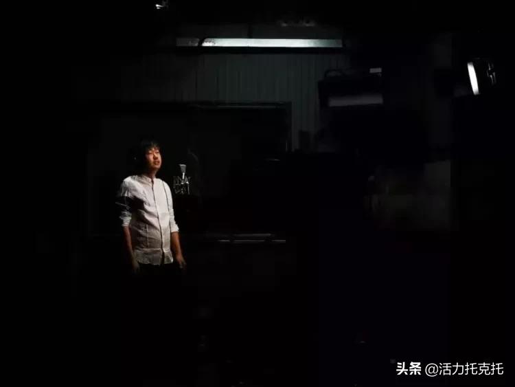 白衣礼赞致敬最美逆行者,致敬逆行者礼赞劳动者