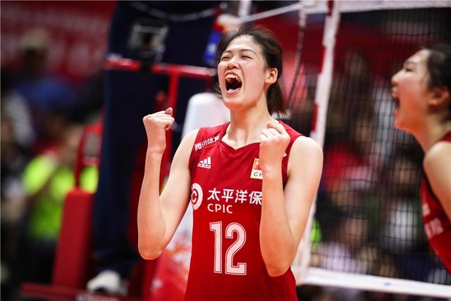 女排小将朱婷成长过程,女排小将20岁