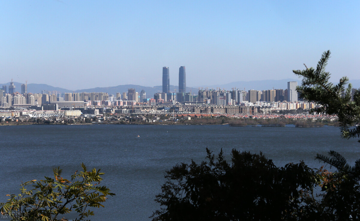 中央确定昆明特大城市，滇东曲靖玉溪红河昭通为省会付出了什么？