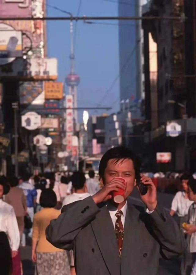 那些年的电话趣事：公用电话的吼声，大哥大的豪气……