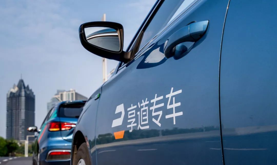 快递小哥违章闯红灯伤亡多少,快递小哥集体闯红灯