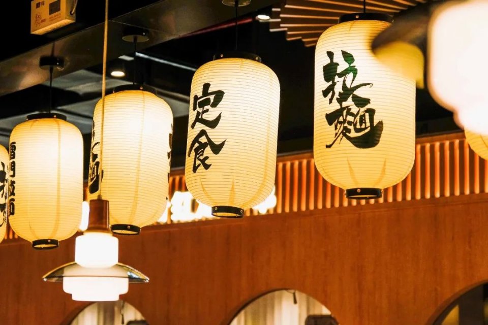 汤底浓郁的汤面,汤底浓厚