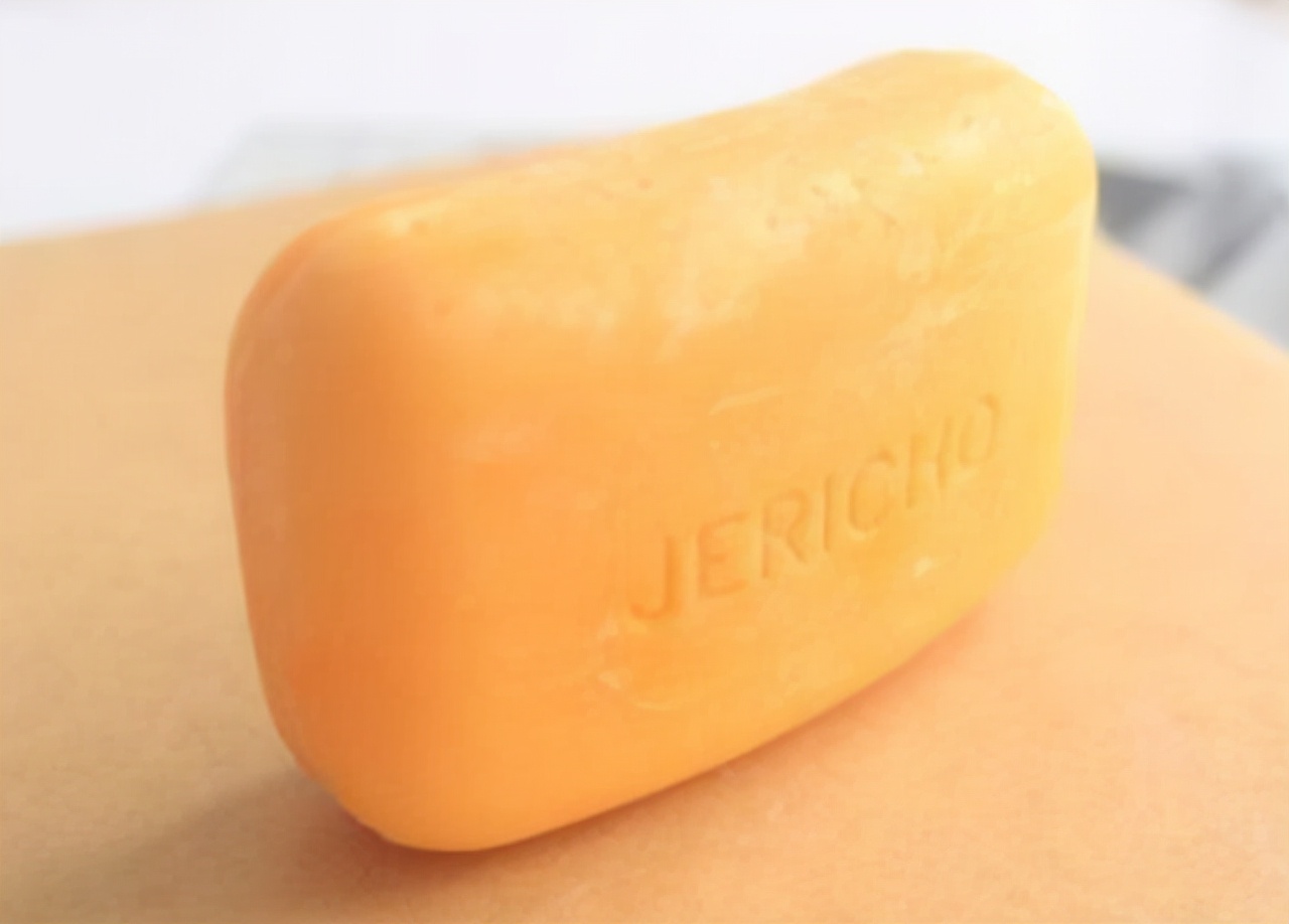 女子用硫磺皂洗三个月的头,女子坚持半年硫磺皂水洗头