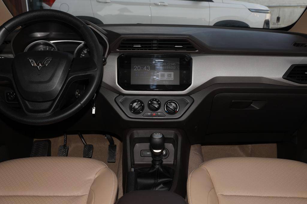 五菱宏光哪一款又拉货又能拉人,五菱宏光哪一款拉人舒适