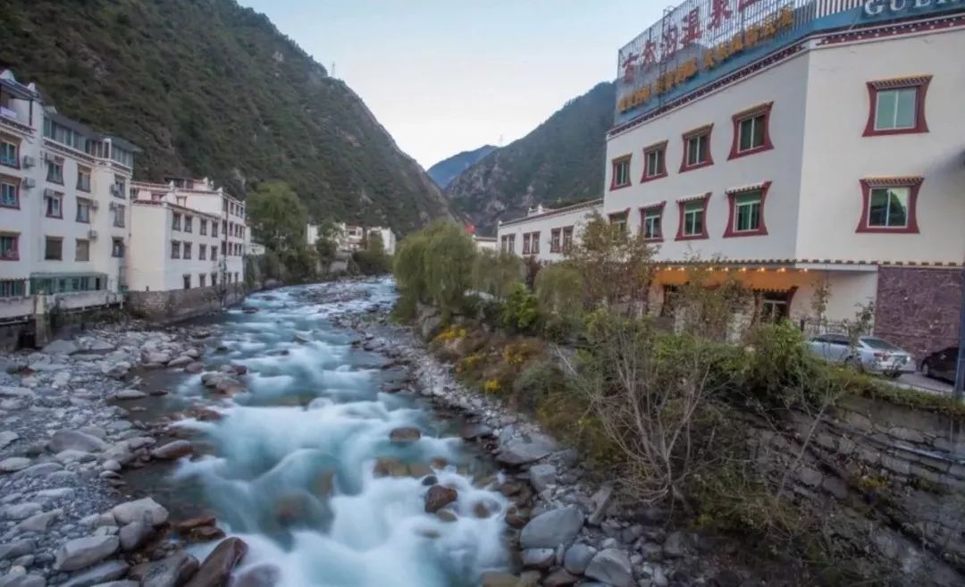 成都3-5天看雪泡温泉自驾游,成都周边泡温泉看雪景