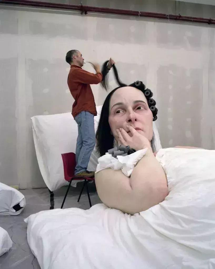 令人难以置信的活雕塑,逼真人脸雕塑视频