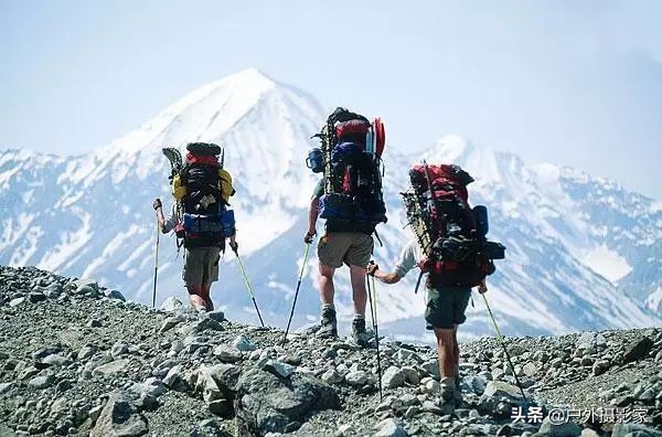 徒步登山杖的正确使用方法,户外登山杖的正确使用视频
