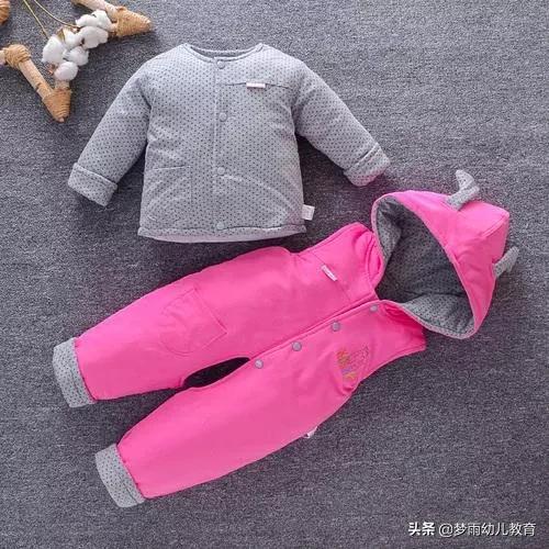 冬天怎么给宝宝穿衣服保暖又方便,冬季宝宝最佳衣服穿搭方法2岁