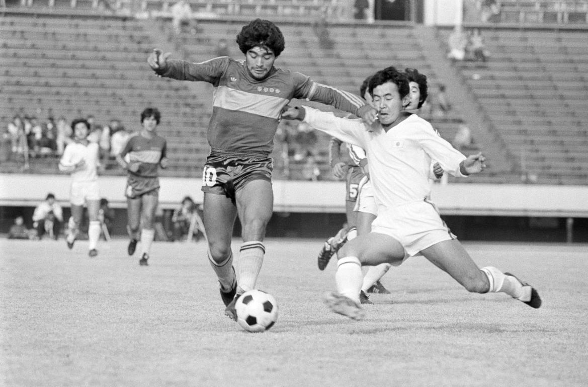 迭戈马拉多纳博卡图片,迭戈马拉多纳背影照片