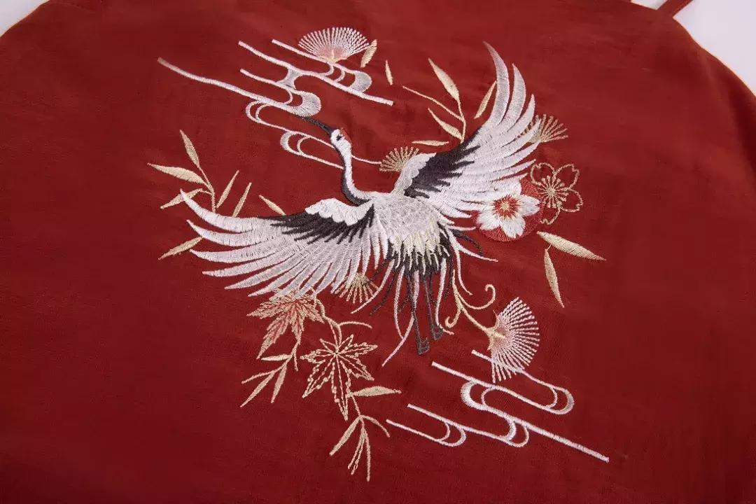 春夏秋冬四时歌，四时常映彩舟行！