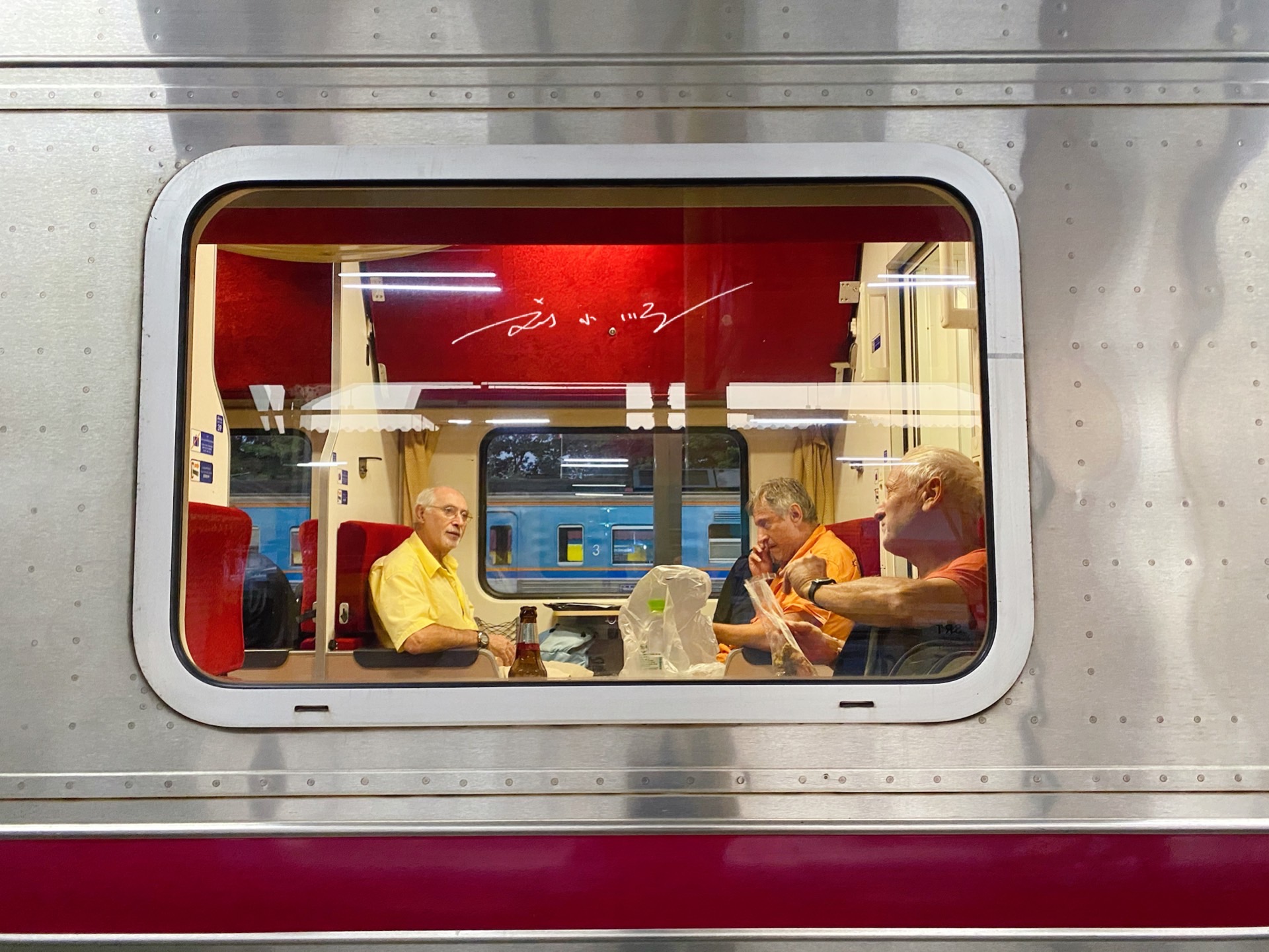 泰国火车实拍,泰国火车站对比中国