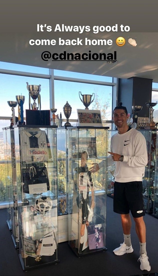 c罗回家的样子,c罗的2019年发型全过程