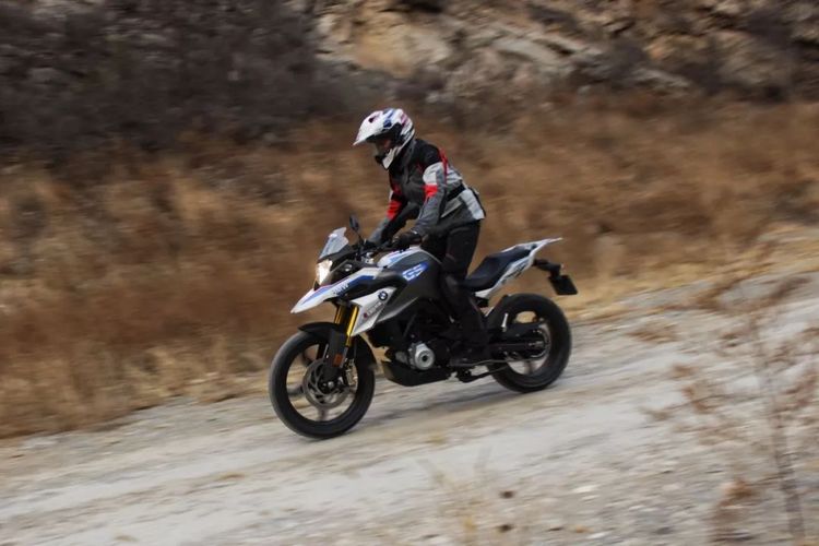 宝马水鸟310gs第一视角,宝马水鸟310gs适合多高的人