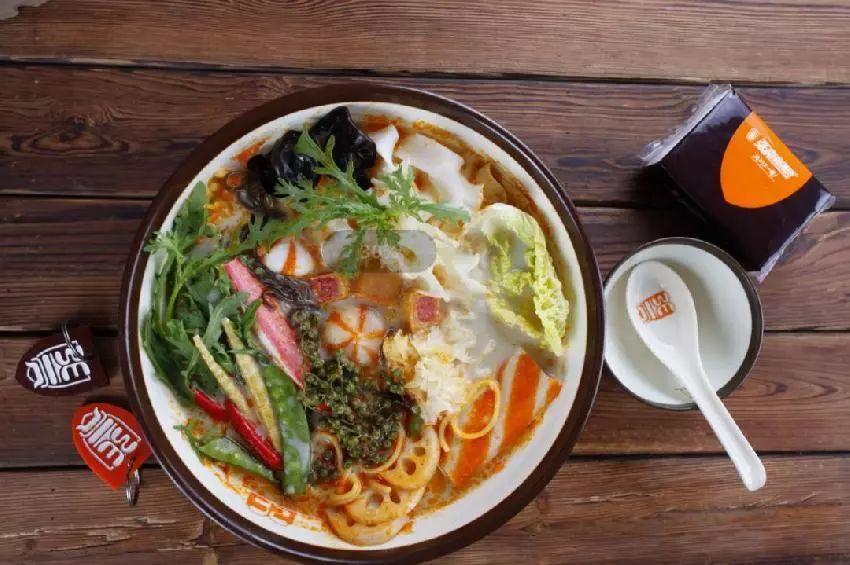 为什么有的餐饮店生意很爆火,动不动就开几千家店的东北餐饮人