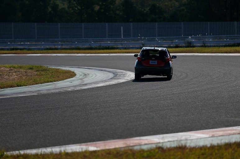 丰田雅力士2011款1.6g自动炫动版,全新丰田雅力士gr