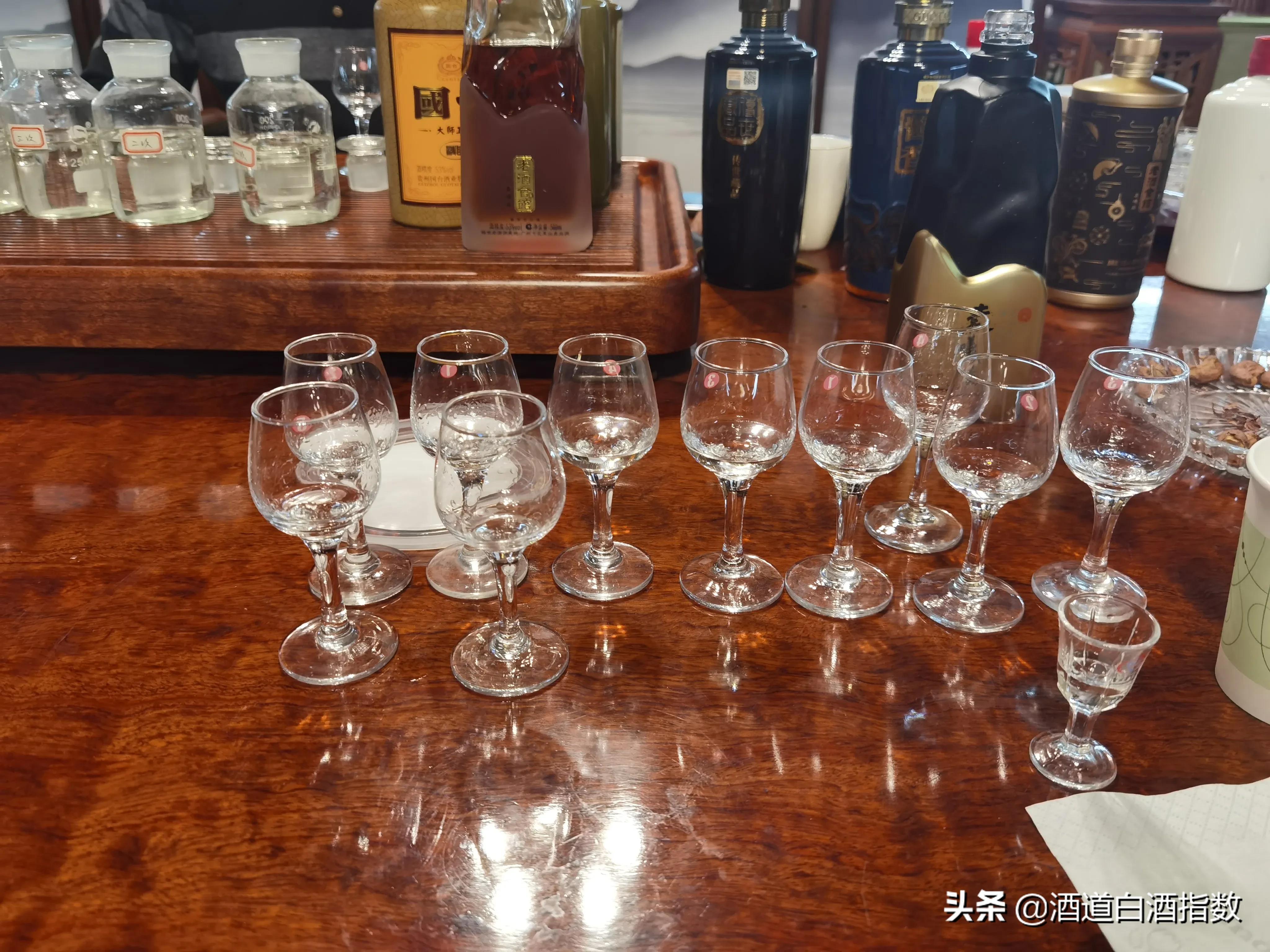 探索深藏闹市的百亿酒窖揭开清朝老酒神秘面纱——袁曦藏老酒会馆