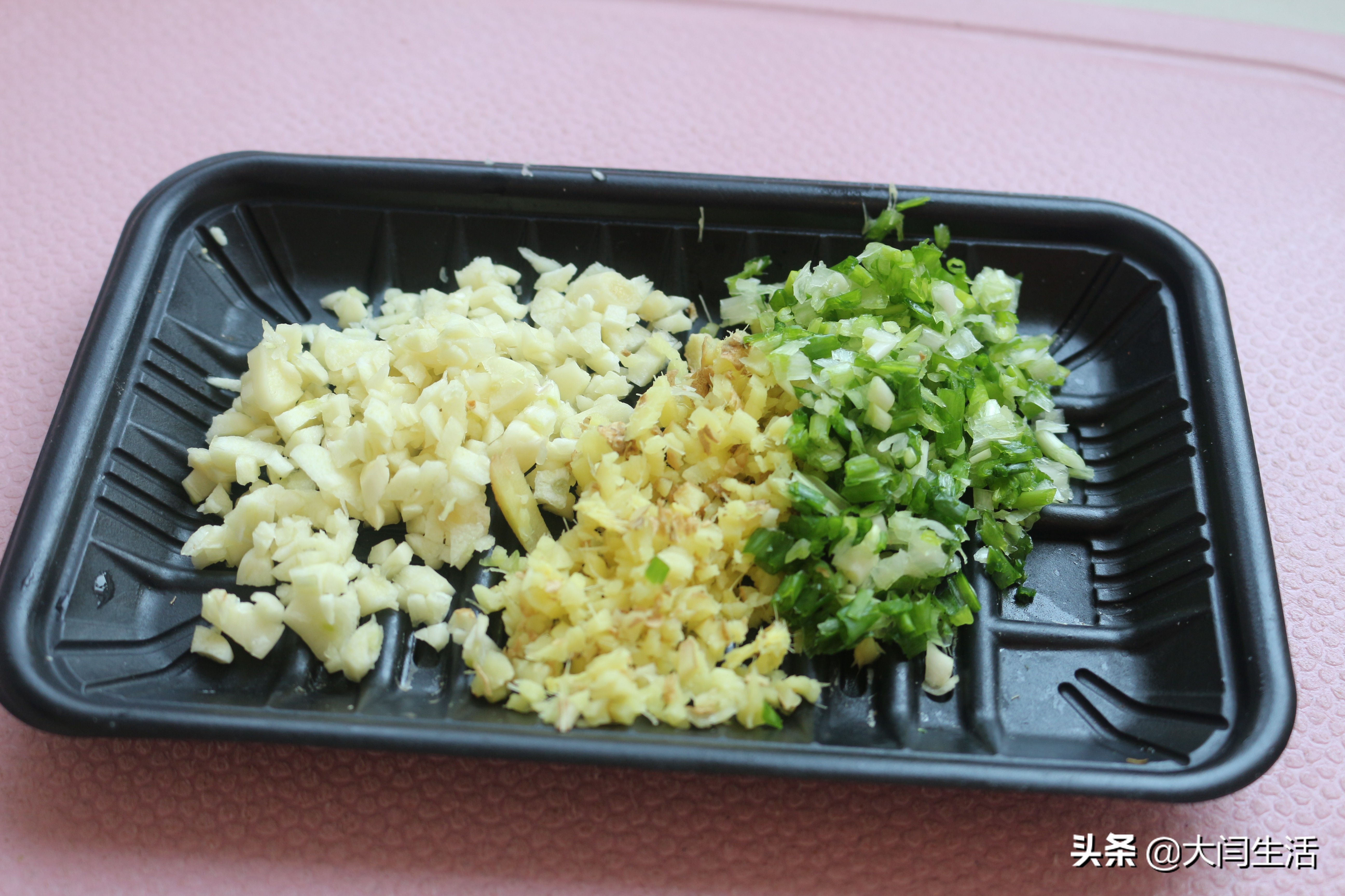 电饭锅狮子头怎么做,狮子头二次加热做法