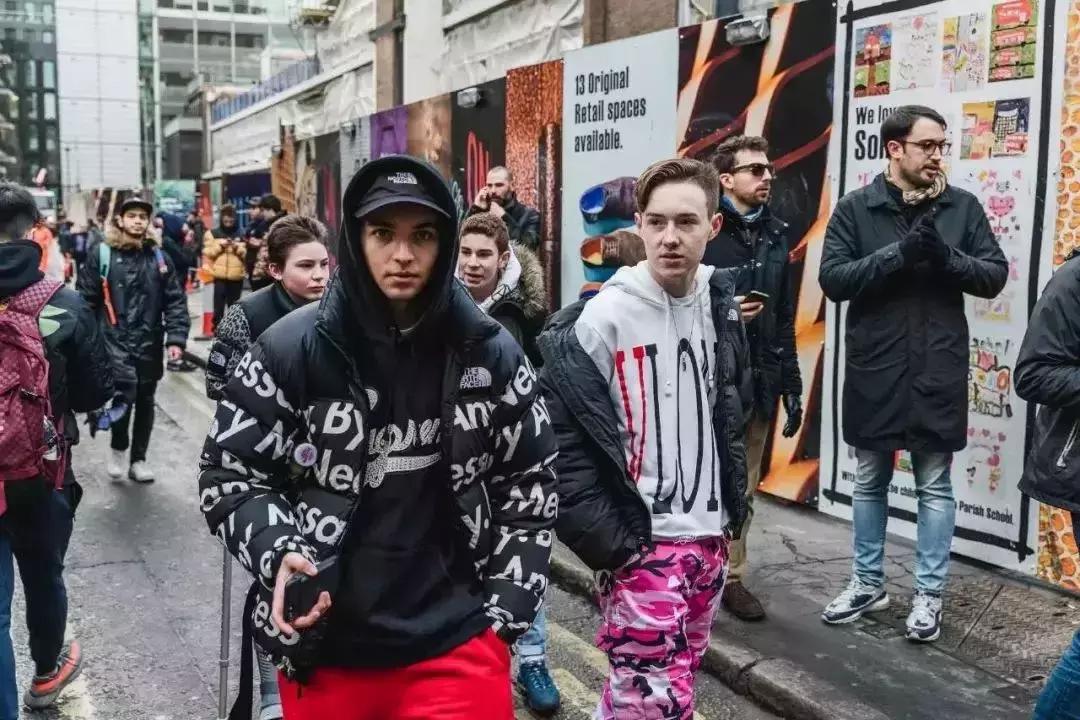 和加拿大鹅同档次的羽绒服,羽绒服排名前十名加拿大鹅羽绒服