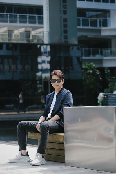 靳东深陷中年危机而不自知,靳东中年危机电视剧全集