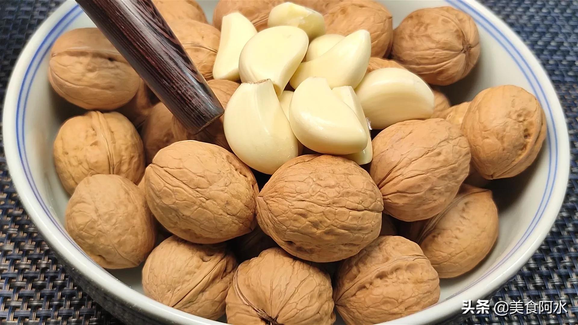 核桃和芝麻在一起怎么做好吃,核桃怎么做好吃椒盐