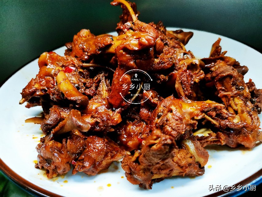 20元钱买了3斤鸡锁骨，用了这种做法来做，又麻又辣，好吃到吮指