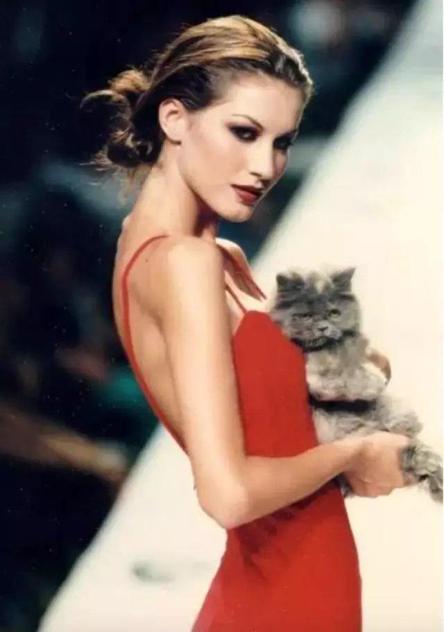 全世界最贵的模特走一步318万,第一位在国际上获奖的超模