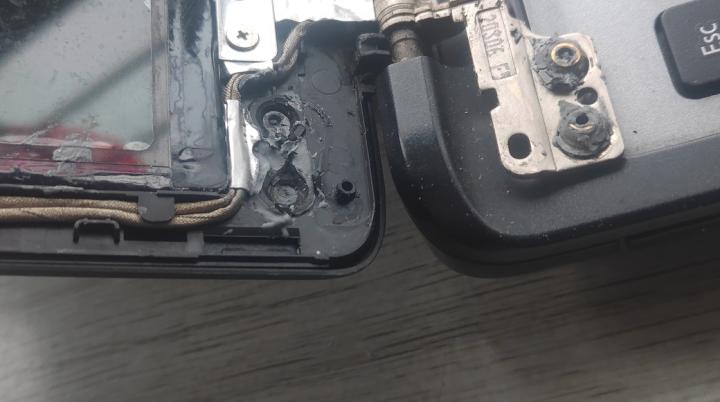 笔记本屏轴坏了有必要修吗,笔记本屏幕维修大概多少钱