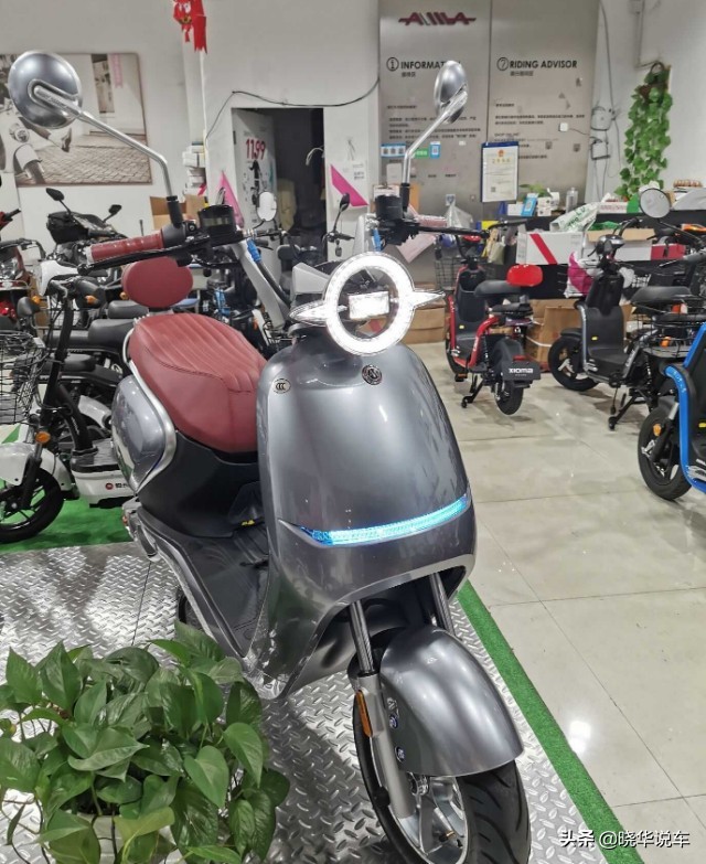 爱玛2018年的智能电摩,爱玛电摩最顶配版