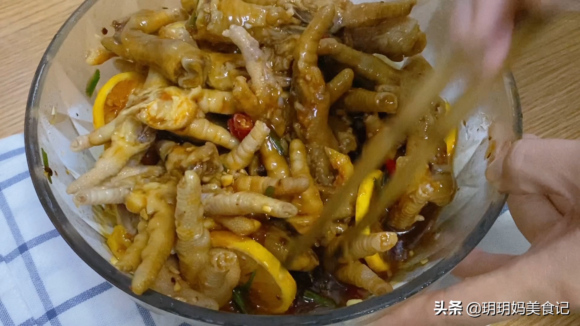 柠檬脱骨泡椒鸡爪正确好吃的做法,柠檬泡椒鸡爪最正宗的做法摆摊