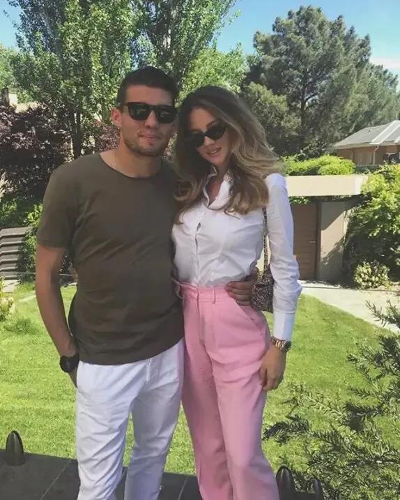 莫德里奇接班人克罗地亚球星科瓦契奇女友-伊莎贝拉