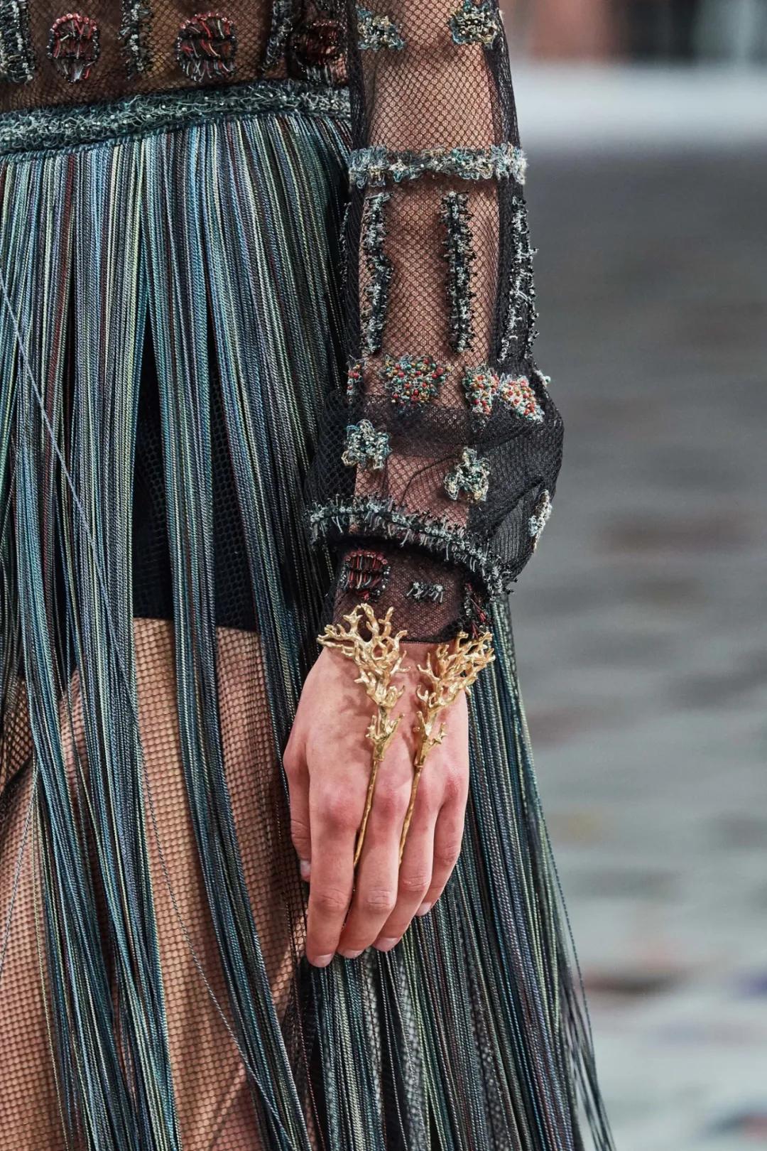 2022巴黎时装周秋冬大衣,2020秋冬巴黎时装周