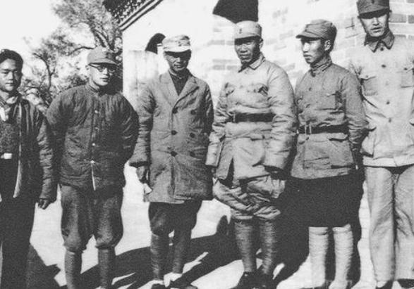 1952年彭老总回国治病，邓华上将为何说：粟裕任志愿军总司令