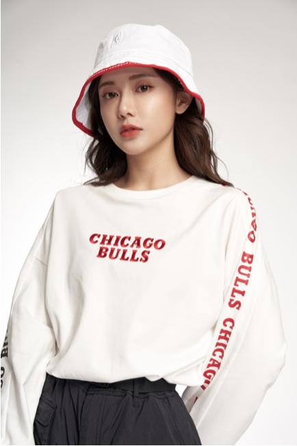 周末逛天府文创集市感受生活美学,周末逛市集看潮雕秀