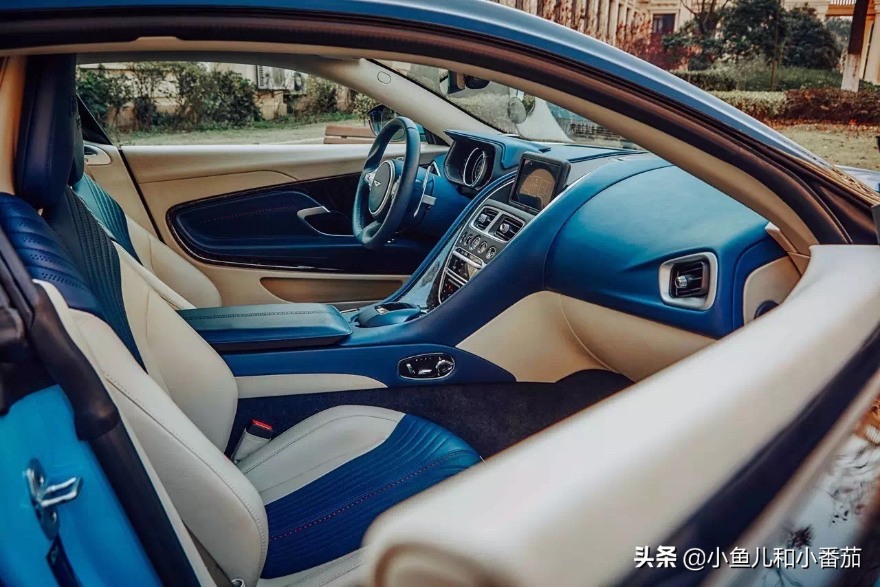 阿斯顿马丁db11引擎盖怎么打开,阿斯顿马丁db11和保时捷911