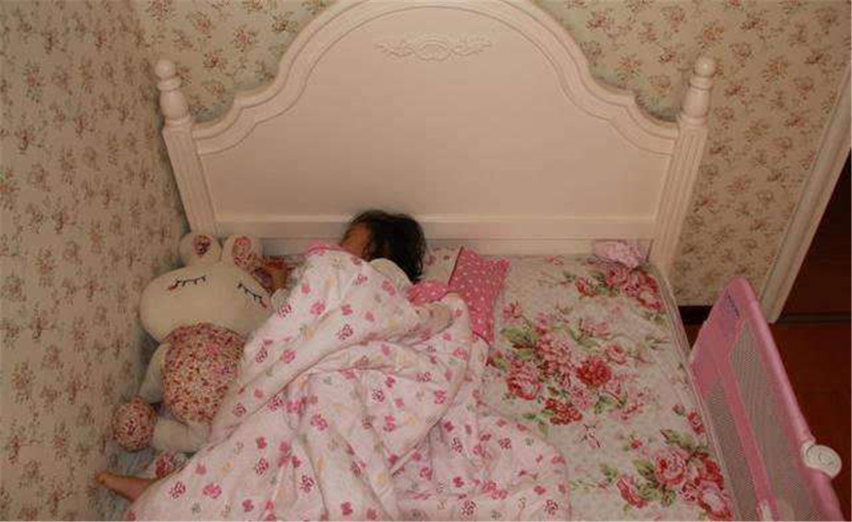 怎样正确引导孩子分床睡,孩子不愿意分床分房睡怎么解决